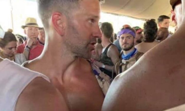 News : Anti-Gay Politician Makes Out With Another Guy at Coachella