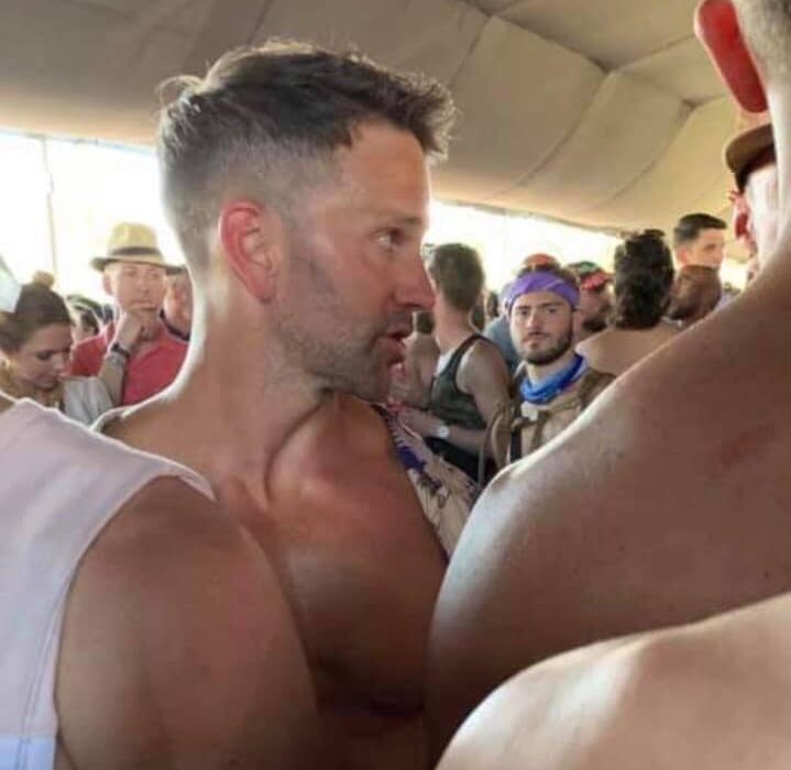 News : Anti-Gay Politician Makes Out With Another Guy at Coachella