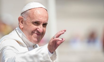 News: Pope Francis Authorizes Priests to Bless Same-Sex Couples