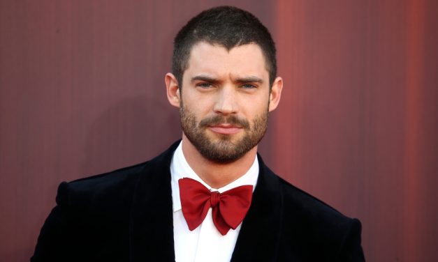 Do Hung Men Smile Differently? The Internet Sure Thinks So