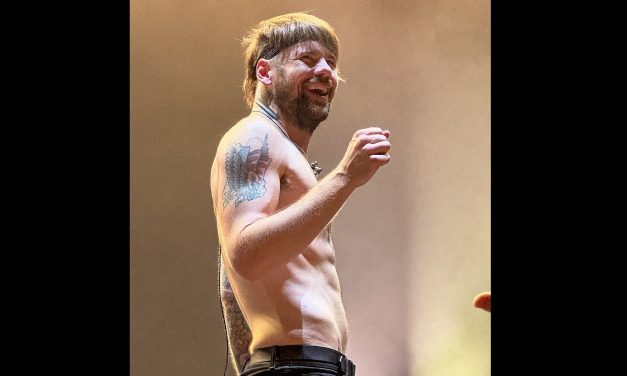 News:Beartooth Frontman Caleb Shomo Comes Out as Gay Following End of 14-Year Marriage